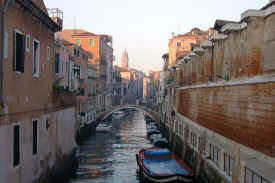 venicestreet.jpg (55518 bytes)