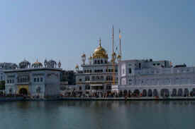 goldentemple2.jpg (31792 bytes)