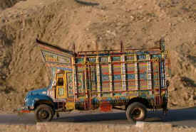 pakistanitruck.jpg (29086 bytes)