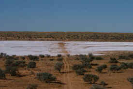 saltpan2.jpg (39400 bytes)