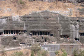 ajantacaves6.jpg (67986 bytes)