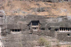 ajantacaves7.jpg (66716 bytes)