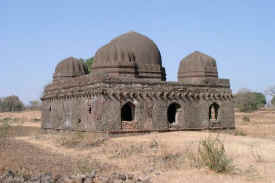 daryakhanstomb.jpg (50520 bytes)