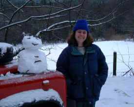 jo&snowman.jpg (42601 bytes)